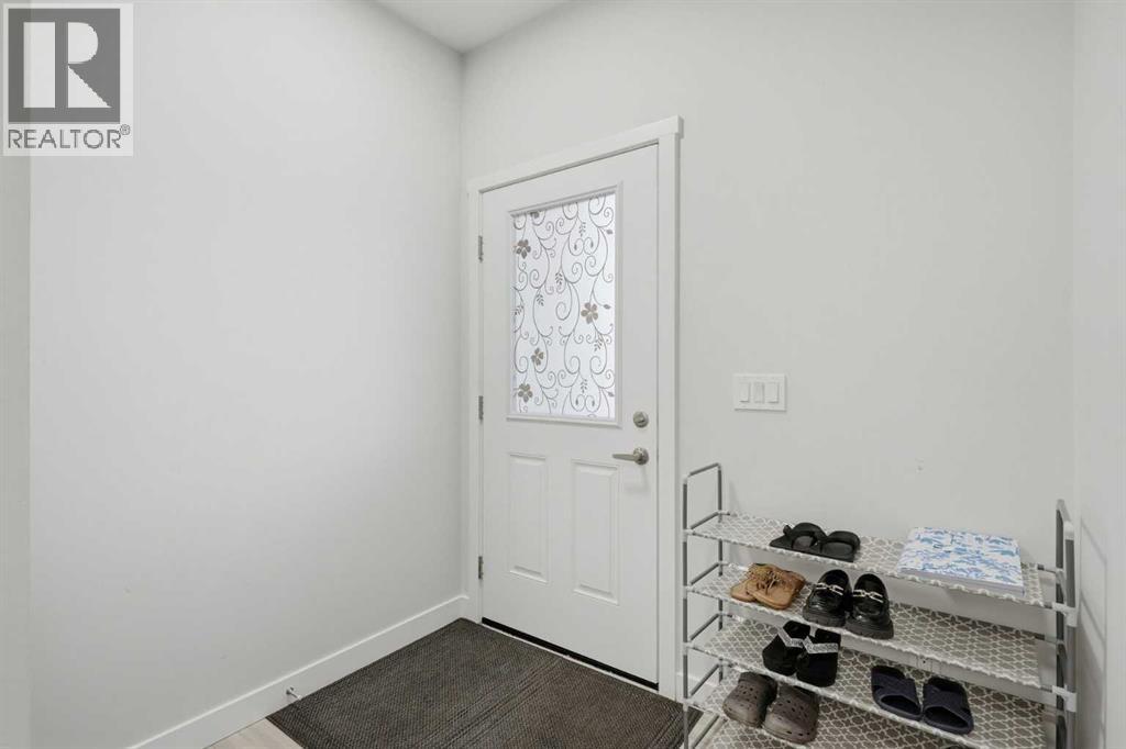 107 Corner Meadows Square Ne Property Photo 3