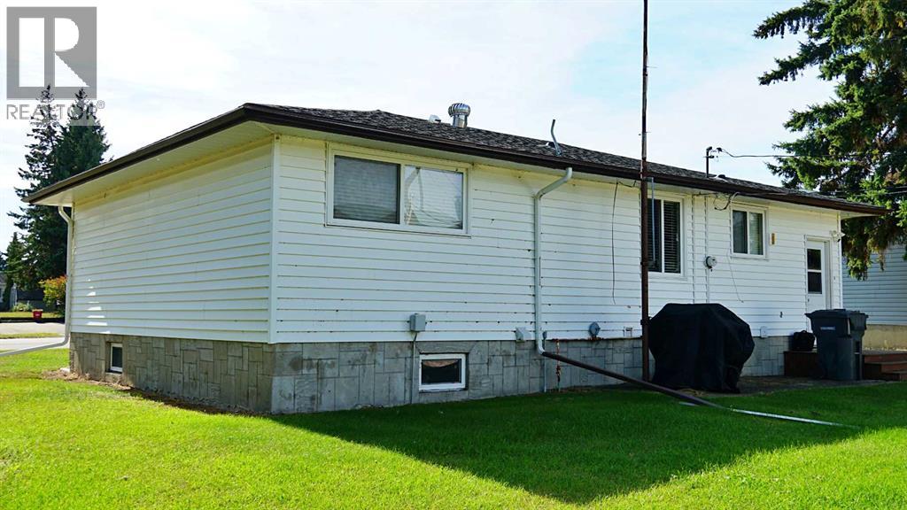 300 3 Street N Property Photo 3