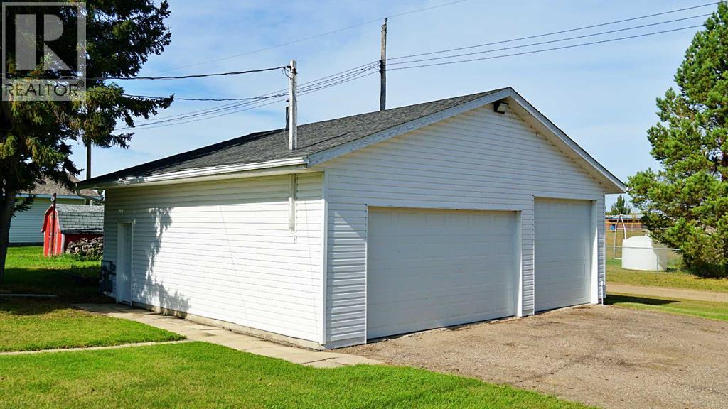 300 3 Street N Property Photo 5