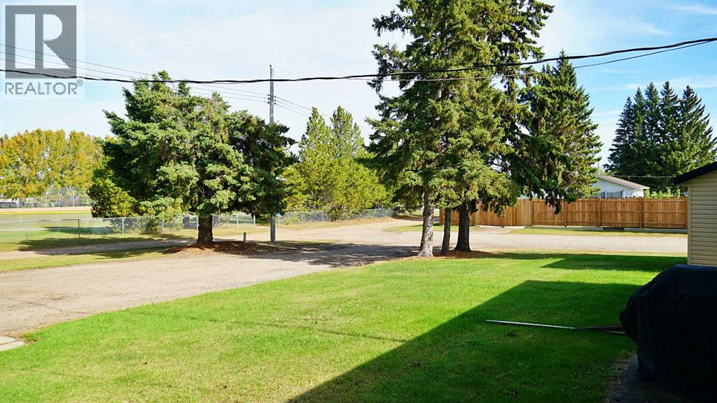 300 3 Street N Property Photo 6