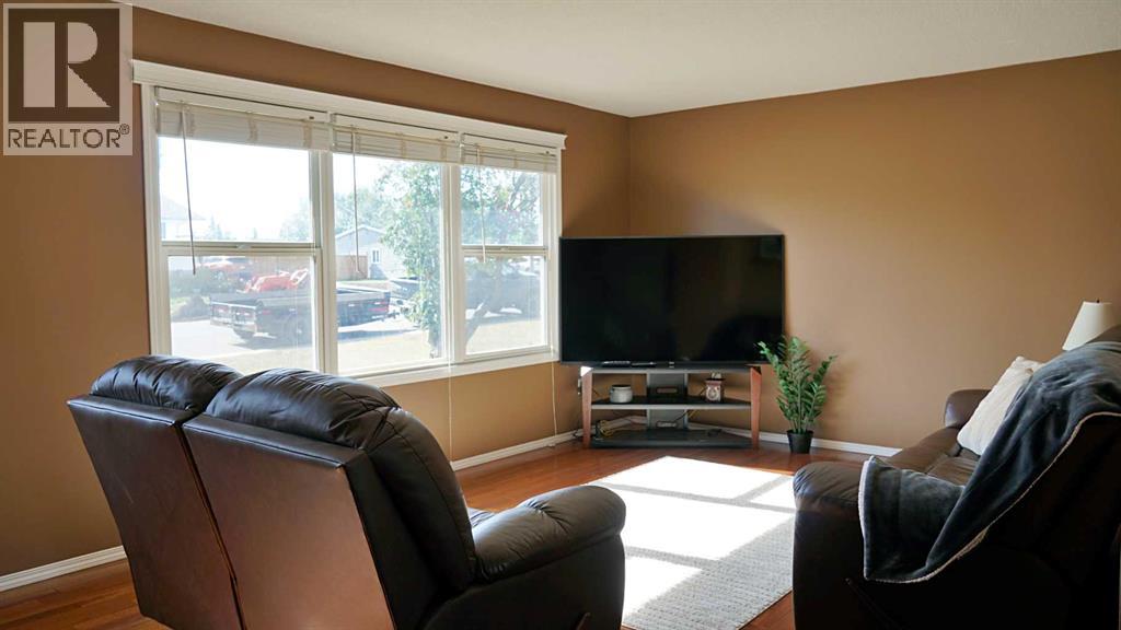 300 3 Street N Property Photo 10