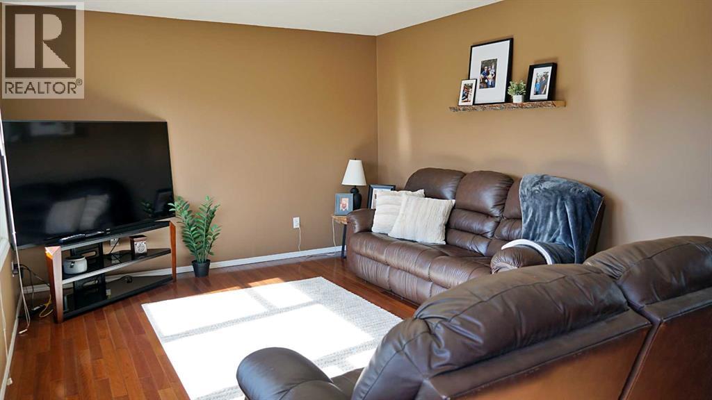 300 3 Street N Property Photo 11