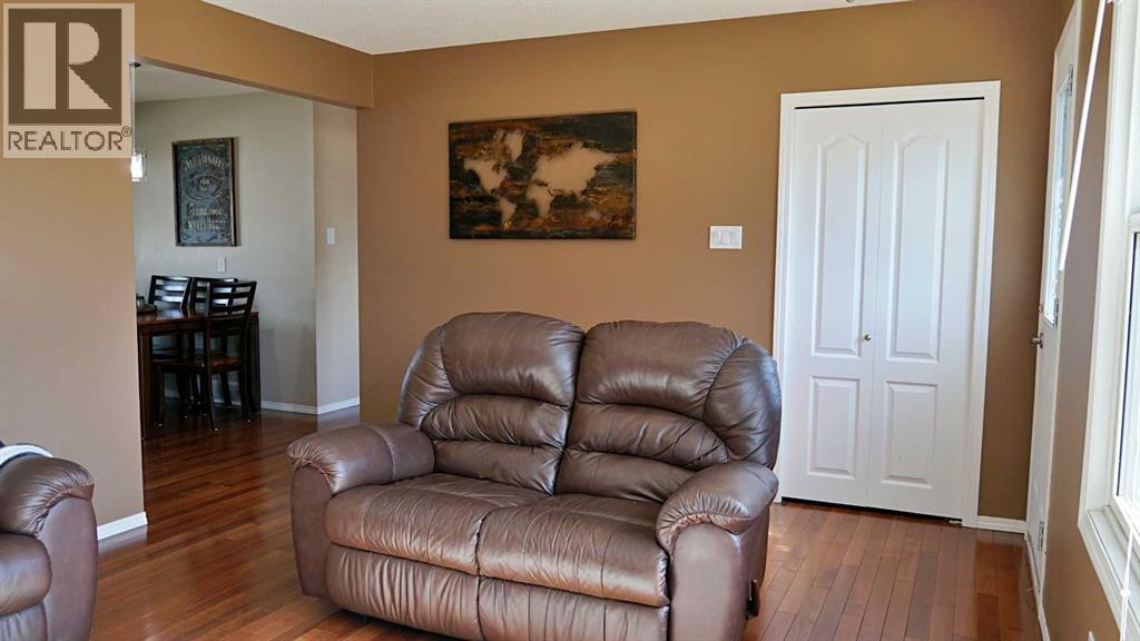 300 3 Street N Property Photo 12