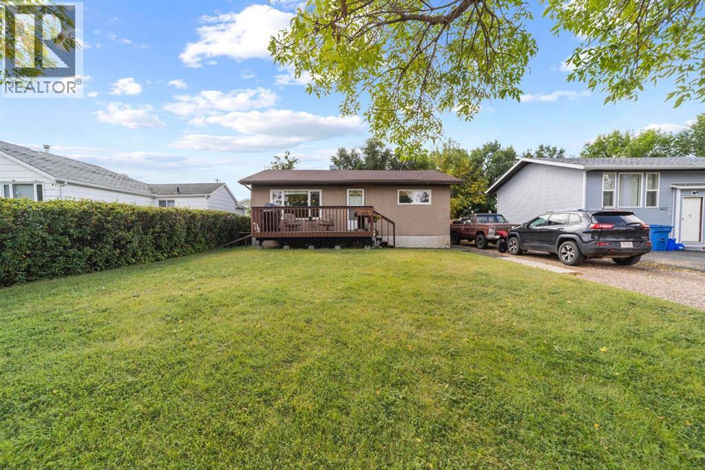6115 50a Avenue Property Photo 2