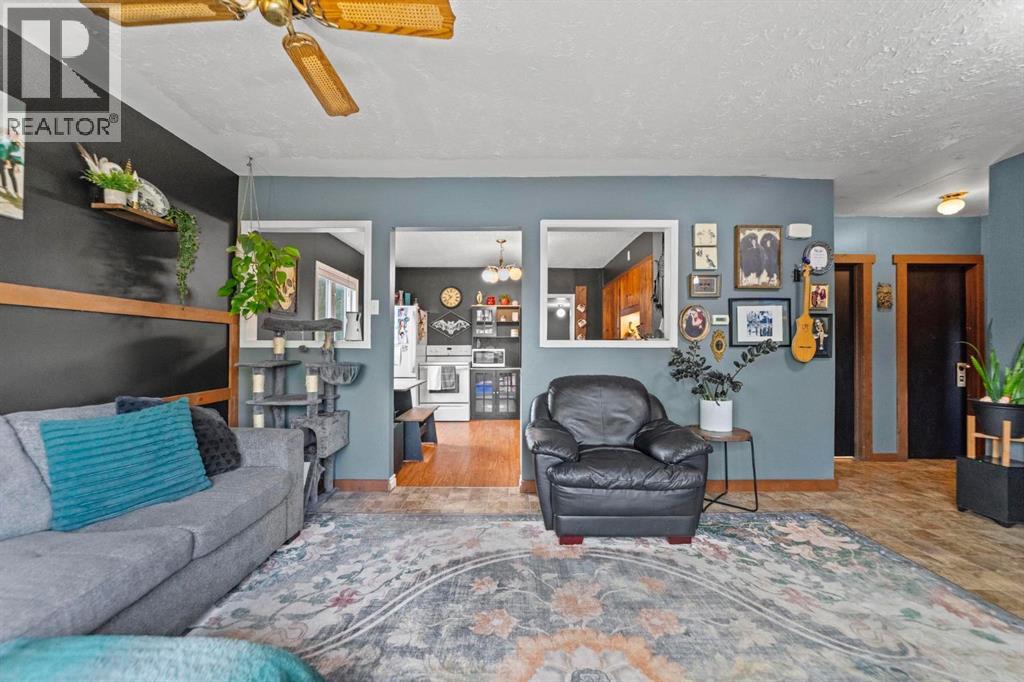 6115 50a Avenue Property Photo 8