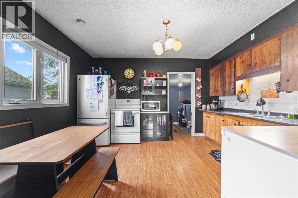 6115 50a Avenue Property Photo 9