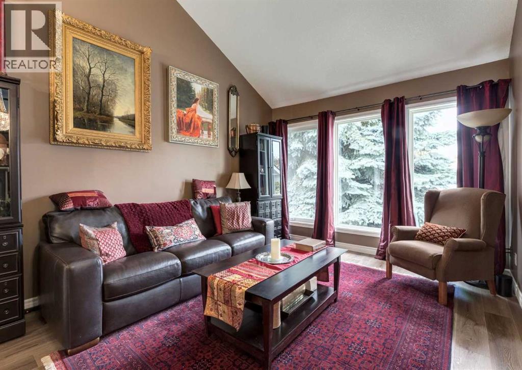 492 Silvergrove Gardens Nw Property Photo 2