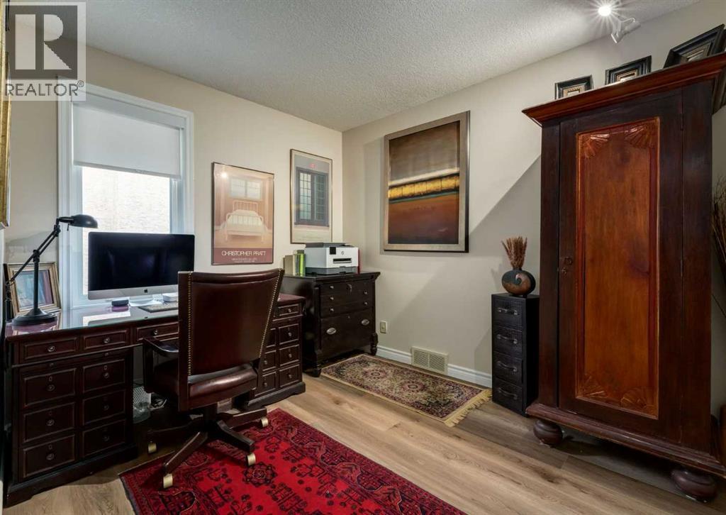 492 Silvergrove Gardens Nw Property Photo 16