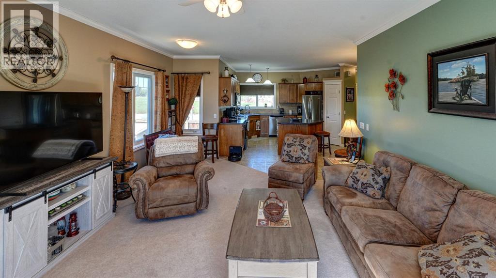 405 46 Avenue W Property Photo 8