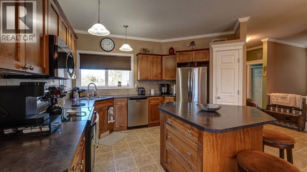 405 46 Avenue W Property Photo 14