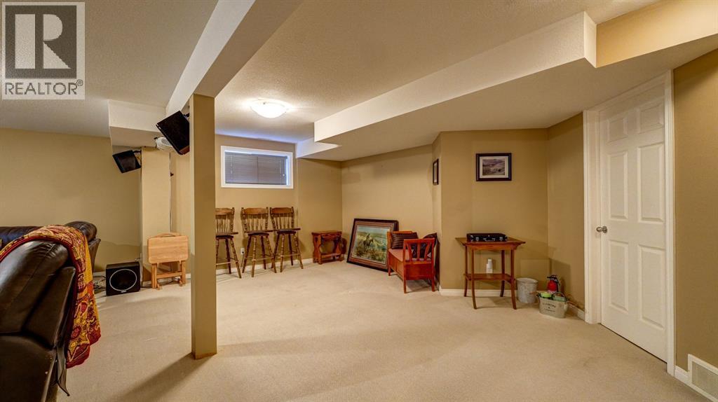 405 46 Avenue W Property Photo 33