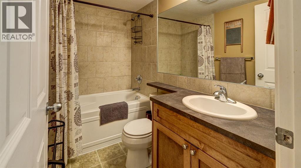 405 46 Avenue W Property Photo 35