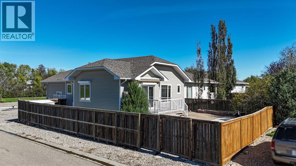 405 46 Avenue W Property Photo 38