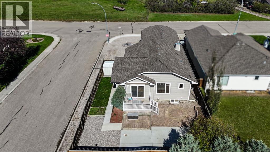 405 46 Avenue W Property Photo 44
