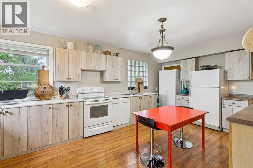 2128 17 Avenue Sw Property Photo 11