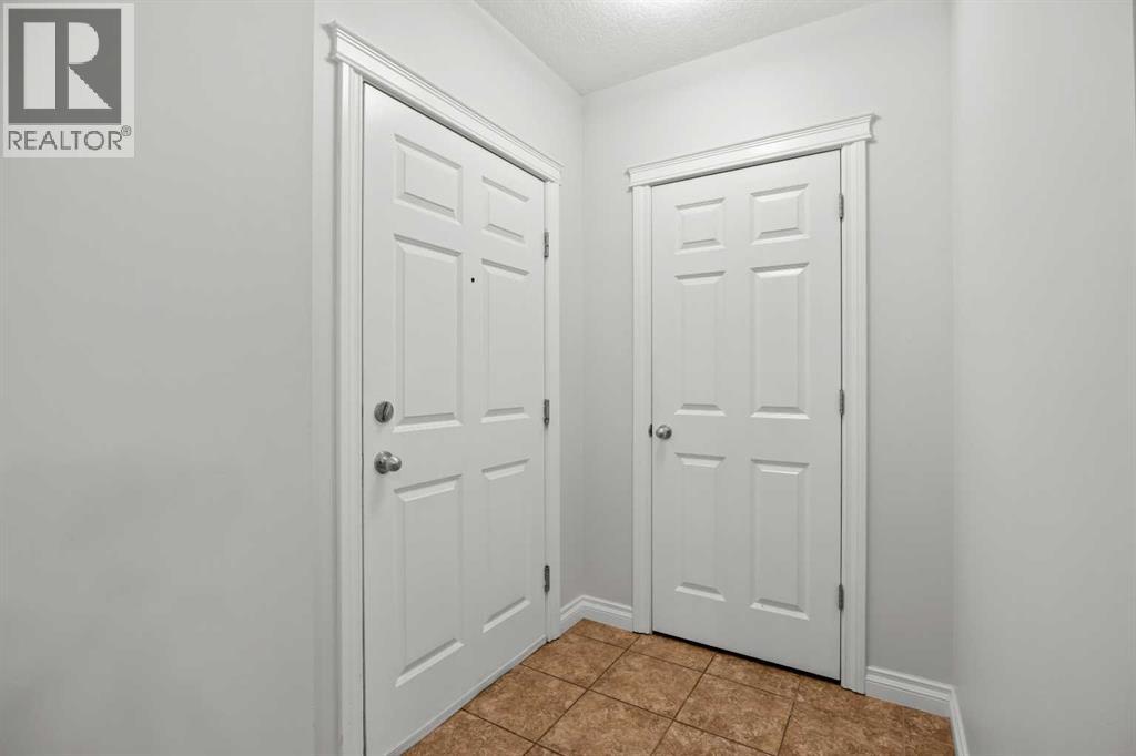 24 Hemlock Crescent Southwest Property Photo 5