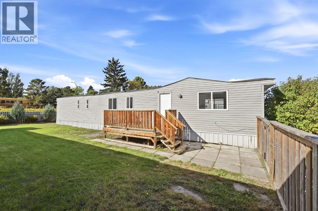 5344 76 Street Property Photo 3