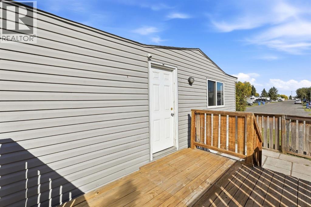 5344 76 Street Property Photo 4