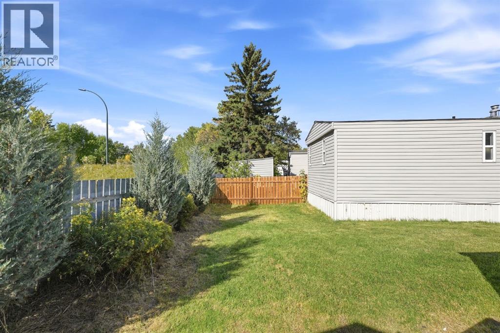 5344 76 Street Property Photo 6