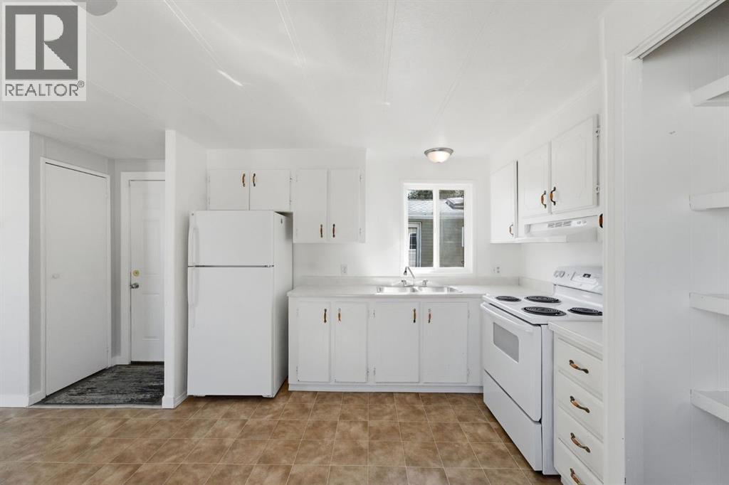5344 76 Street Property Photo 9