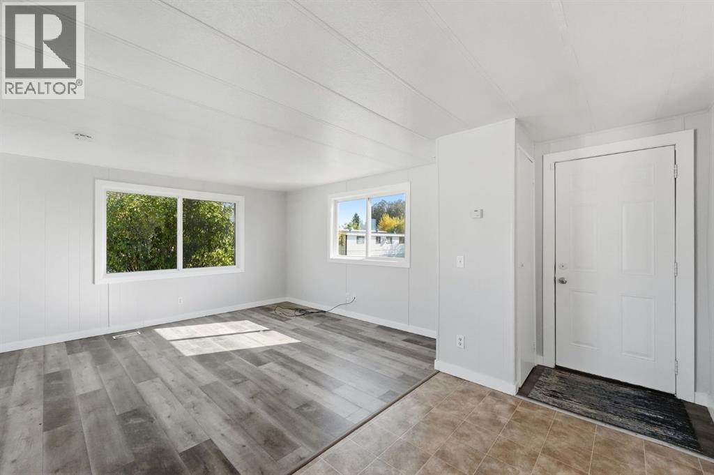 5344 76 Street Property Photo 10