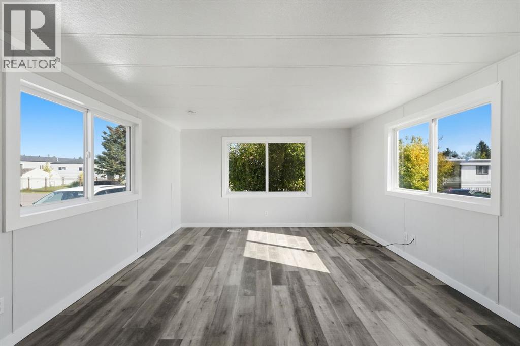 5344 76 Street Property Photo 11
