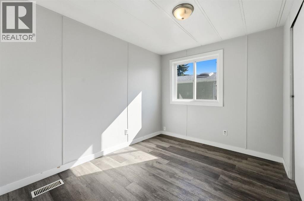 5344 76 Street Property Photo 12