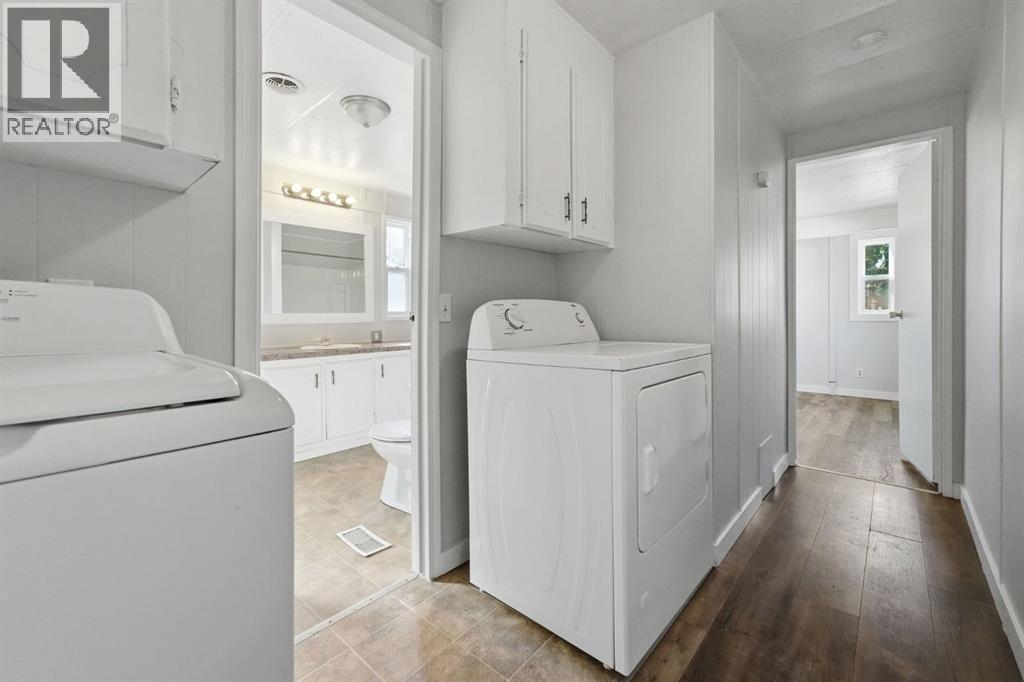 5344 76 Street Property Photo 14