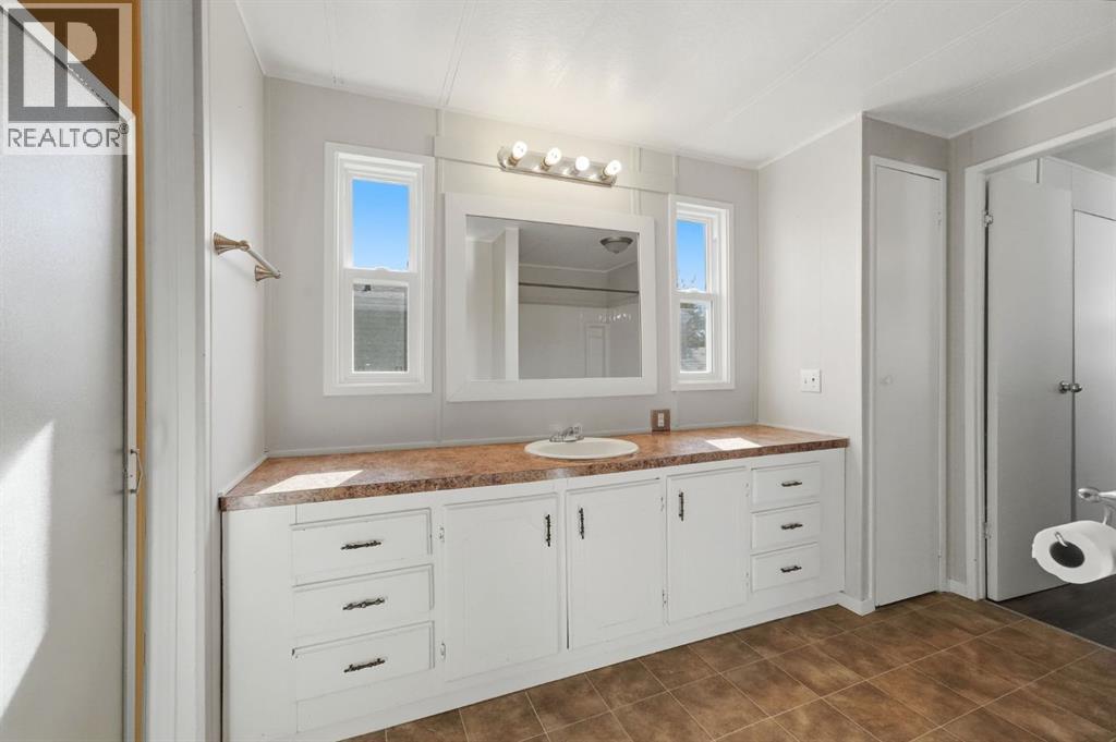 5344 76 Street Property Photo 17