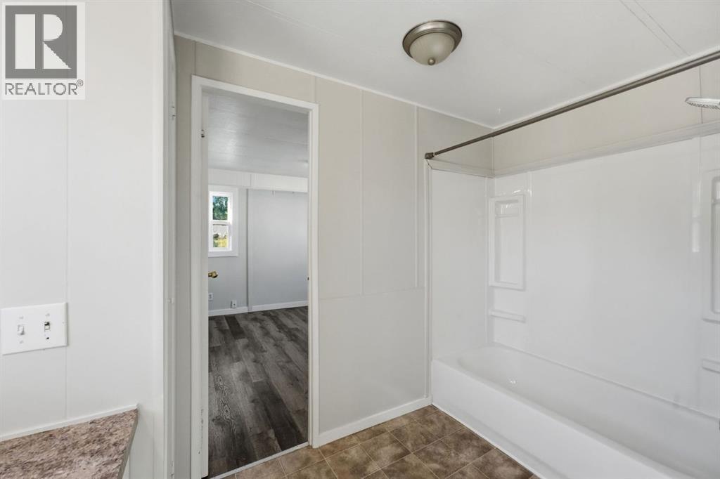 5344 76 Street Property Photo 18