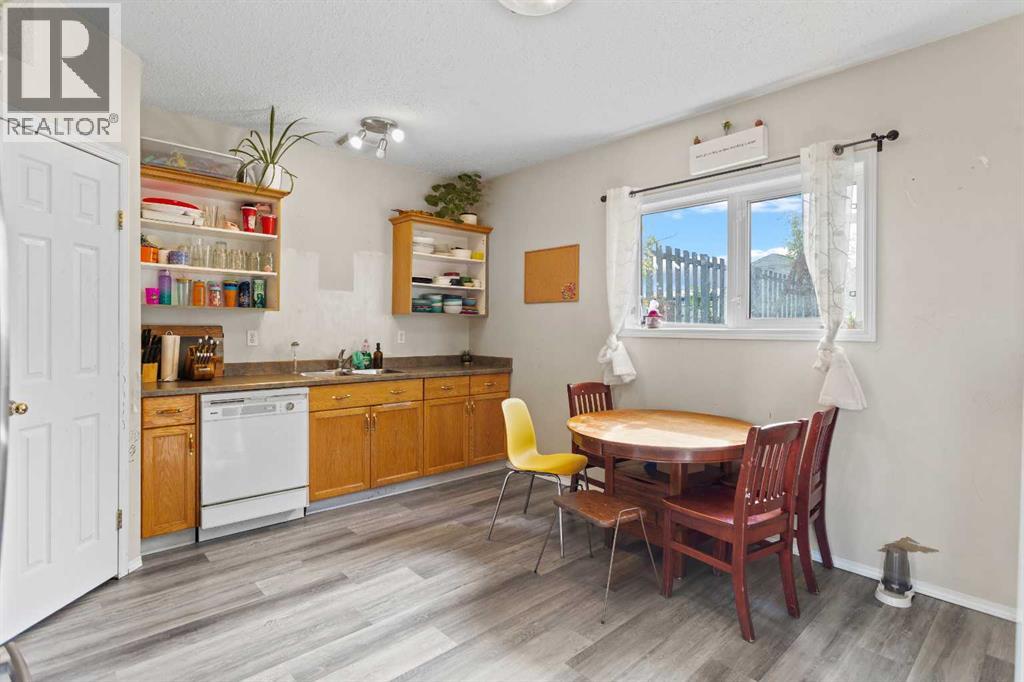 5205b 52 Avenue Property Photo 5
