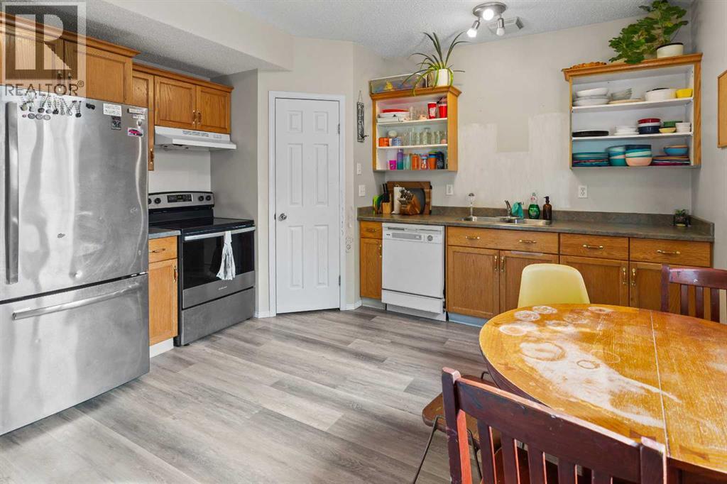 5205b 52 Avenue Property Photo 6