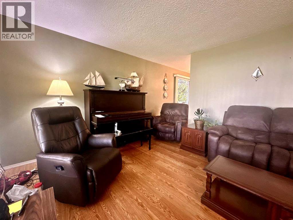 412 Main Street Property Photo 14