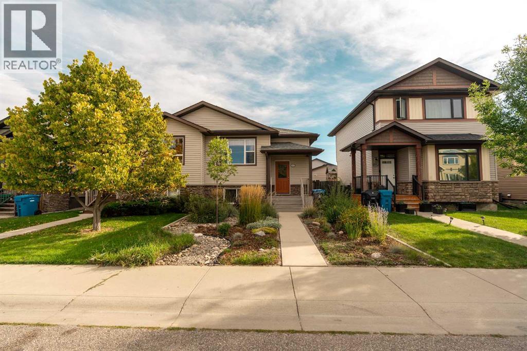 113 Mt Sundance Crescent W Property Photo 1