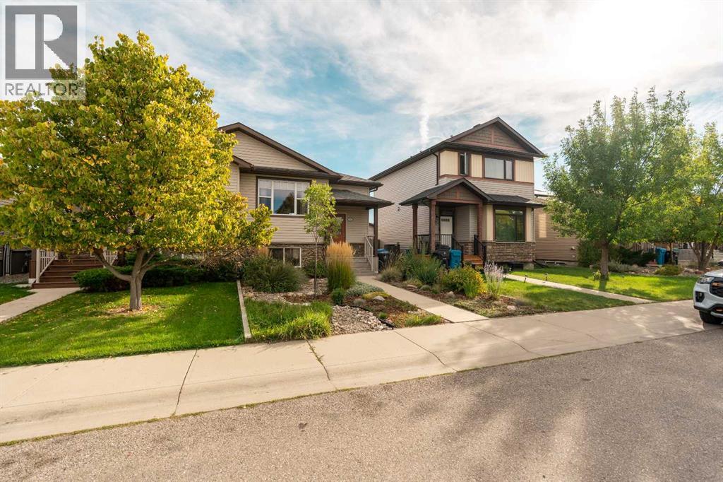 113 Mt Sundance Crescent W Property Photo 2