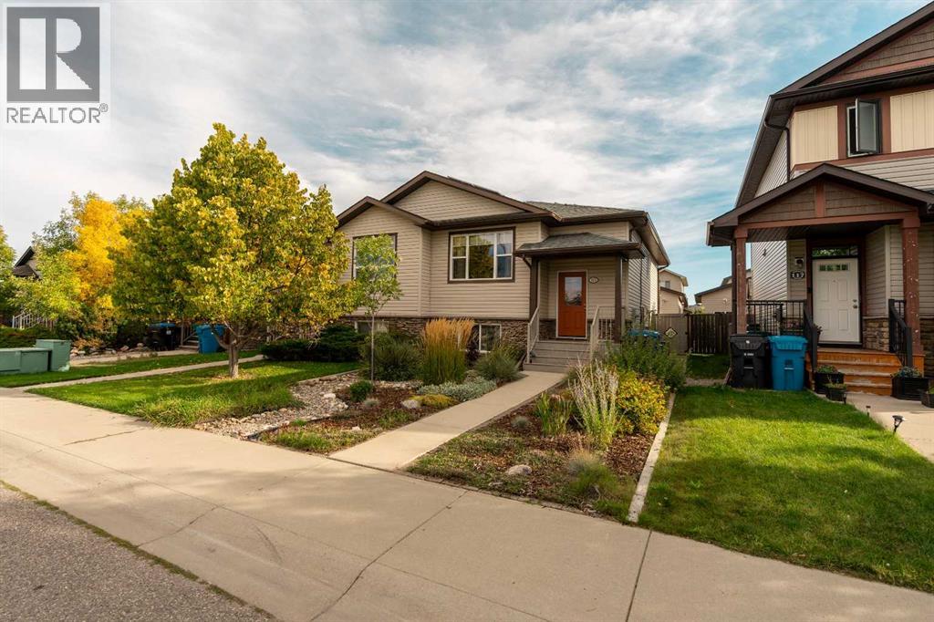113 Mt Sundance Crescent W Property Photo 3