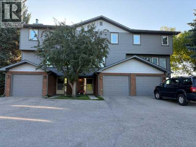 64 Woodacres Crescent Southwest Property Photo 1