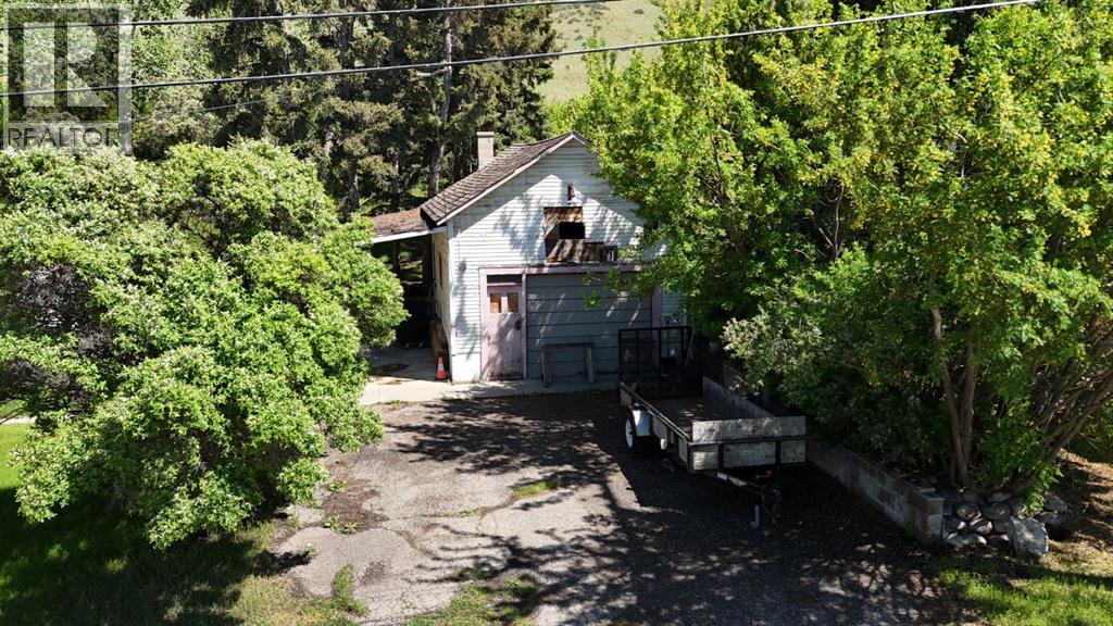 328 Third Street W Property Photo 1