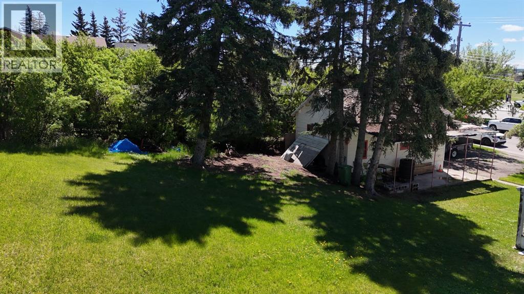 328 Third Street W Property Photo 2