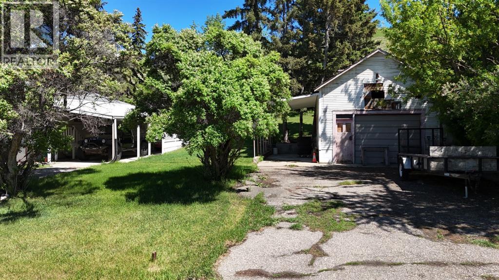 328 Third Street W Property Photo 6