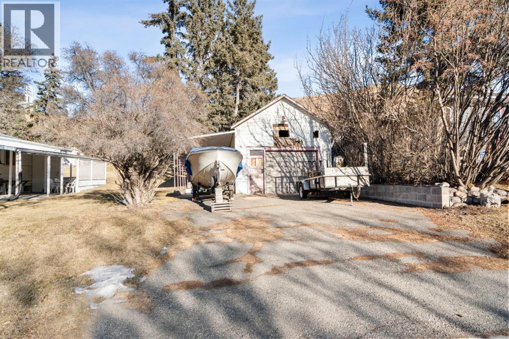 328 Third Street W Property Photo 9