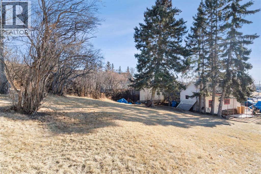 328 Third Street W Property Photo 12