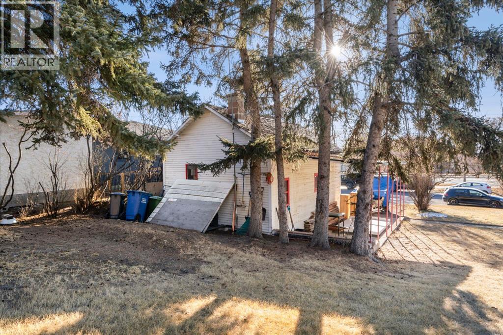 328 Third Street W Property Photo 13