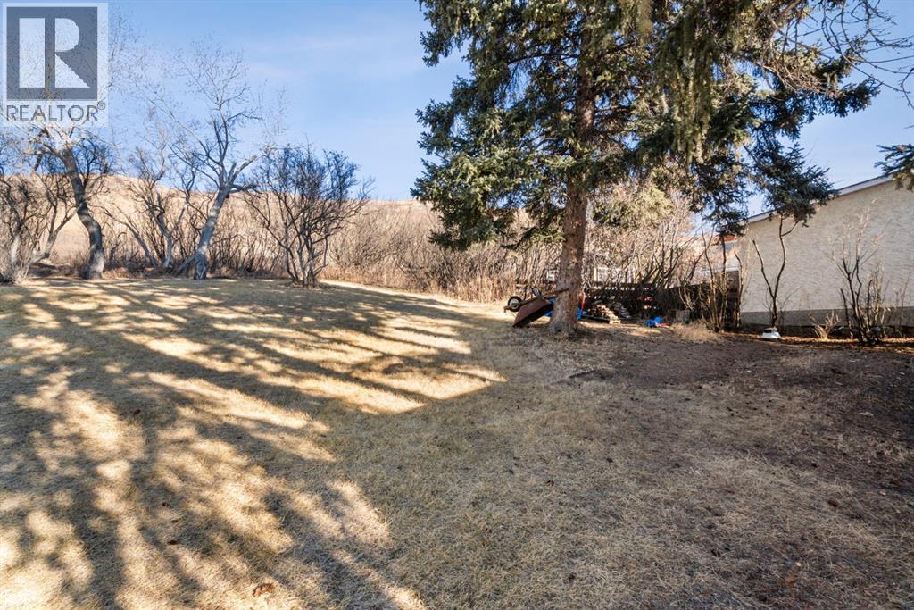 328 Third Street W Property Photo 14