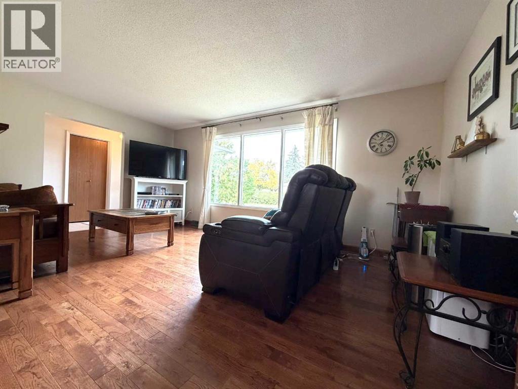 1305 5 Avenue Property Photo 3