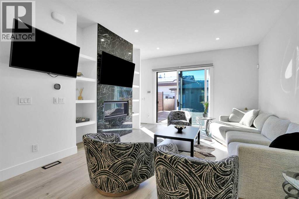 1111 43 Street Sw Property Photo 9