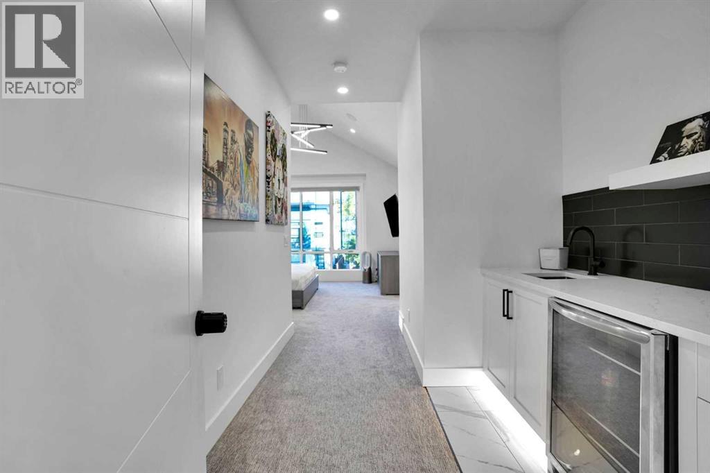 1111 43 Street Sw Property Photo 13