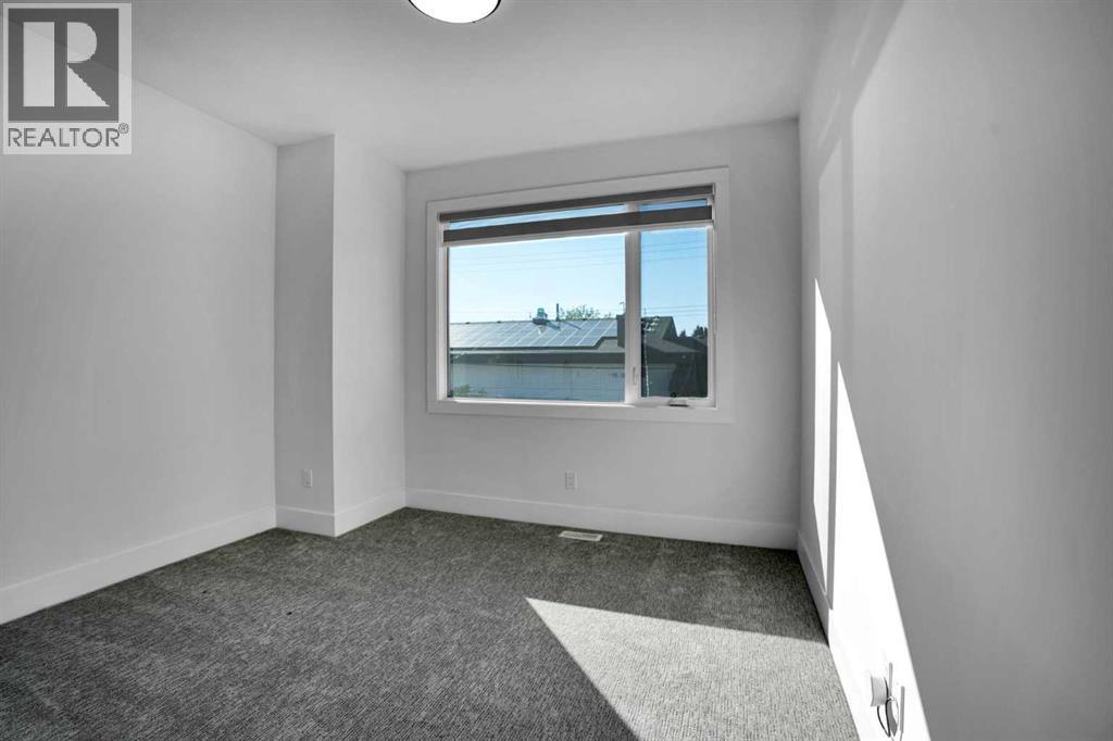 1111 43 Street Sw Property Photo 23