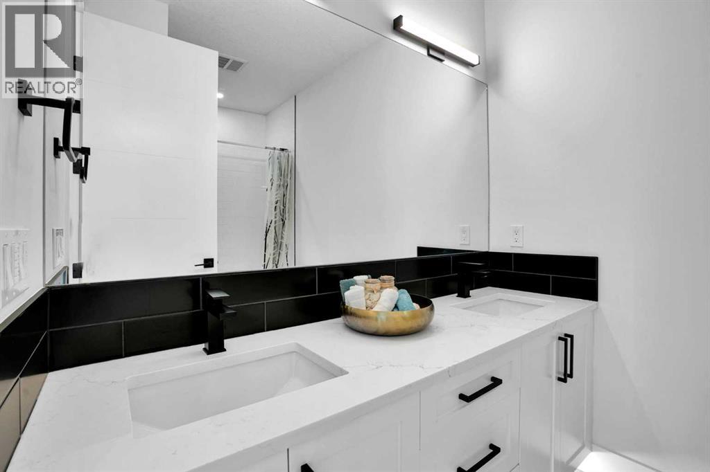 1111 43 Street Sw Property Photo 24