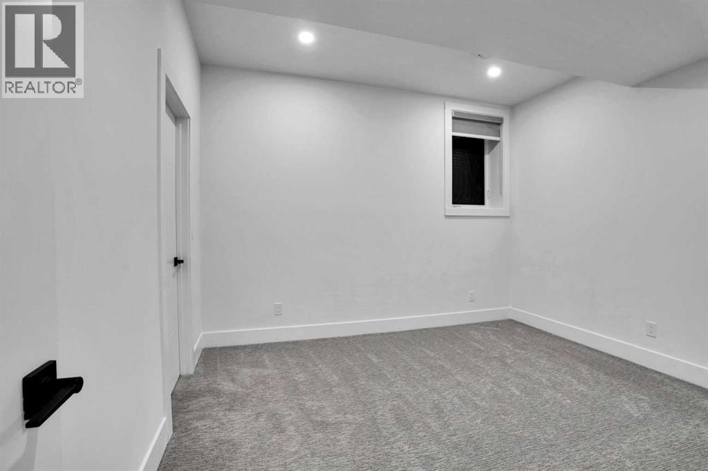 1111 43 Street Sw Property Photo 35